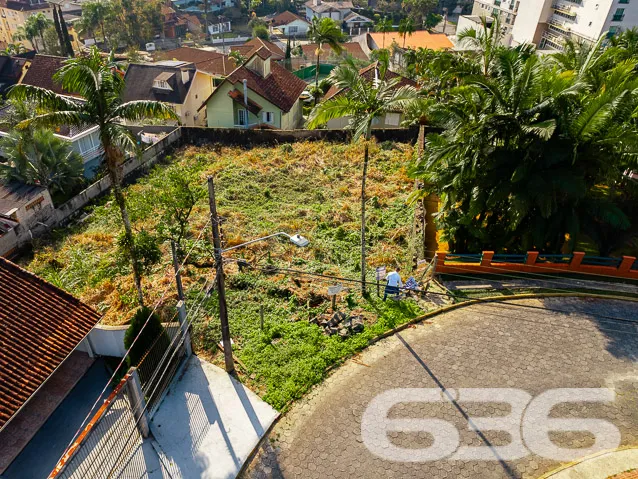 TERRENO À VENDA EM LOCAL SUPER PRIVILEGIADO - OPOR