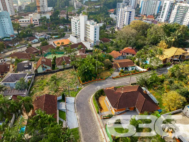 TERRENO À VENDA EM LOCAL SUPER PRIVILEGIADO - OPOR