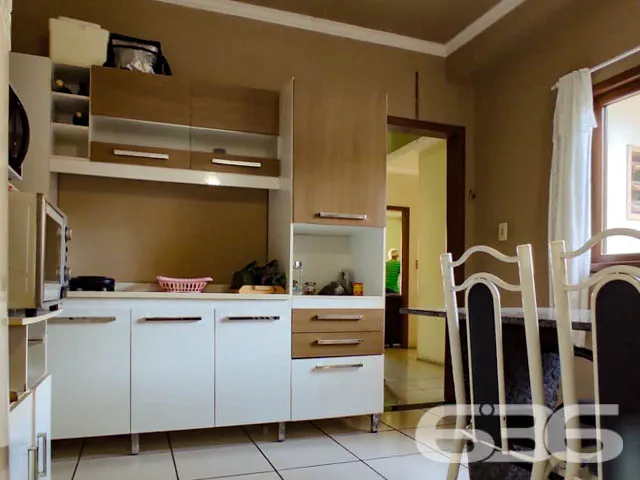 DUAS CASAS SOB UM AMPLO TERRENO NO BAIRRO ANITA GA