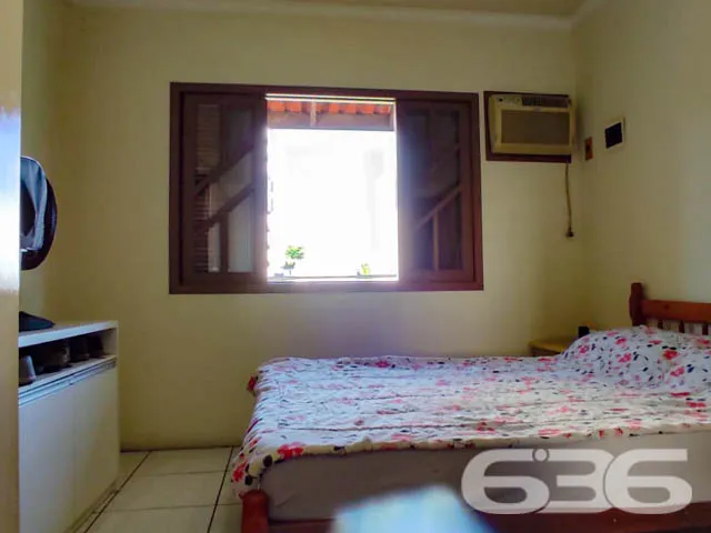 DUAS CASAS SOB UM AMPLO TERRENO NO BAIRRO ANITA GA