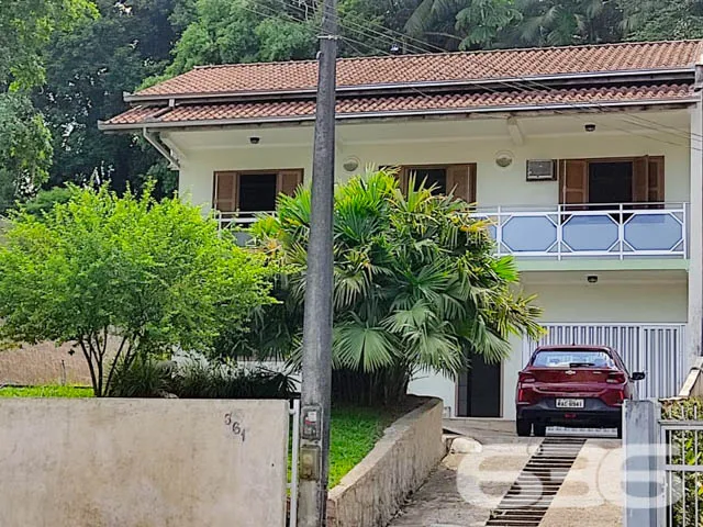 DUAS CASAS SOB UM AMPLO TERRENO NO BAIRRO ANITA GA