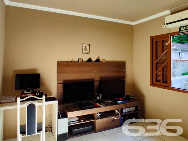 DUAS CASAS SOB UM AMPLO TERRENO NO BAIRRO ANITA GA