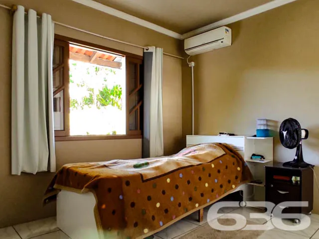 DUAS CASAS SOB UM AMPLO TERRENO NO BAIRRO ANITA GA