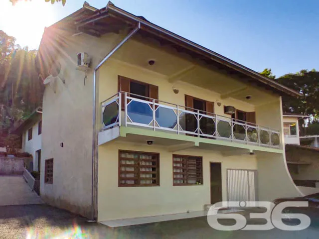 DUAS CASAS SOB UM AMPLO TERRENO NO BAIRRO ANITA GA