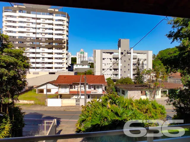 DUAS CASAS SOB UM AMPLO TERRENO NO BAIRRO ANITA GA