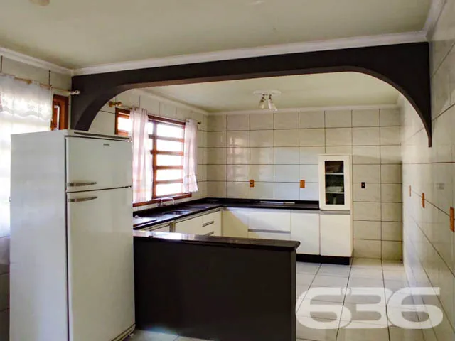 DUAS CASAS SOB UM AMPLO TERRENO NO BAIRRO ANITA GA