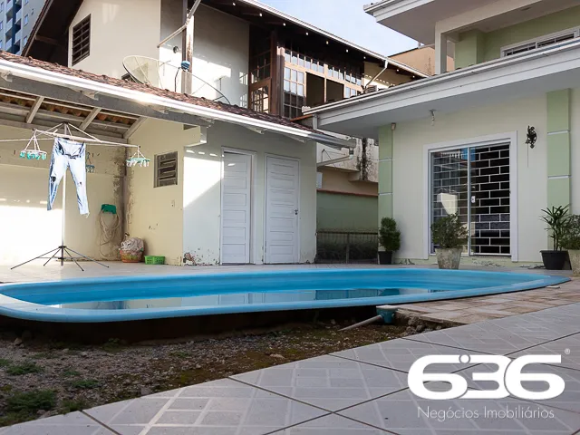 SOFISTICADA CASA DE 4 QUARTOS NO BAIRRO ANITA GARI