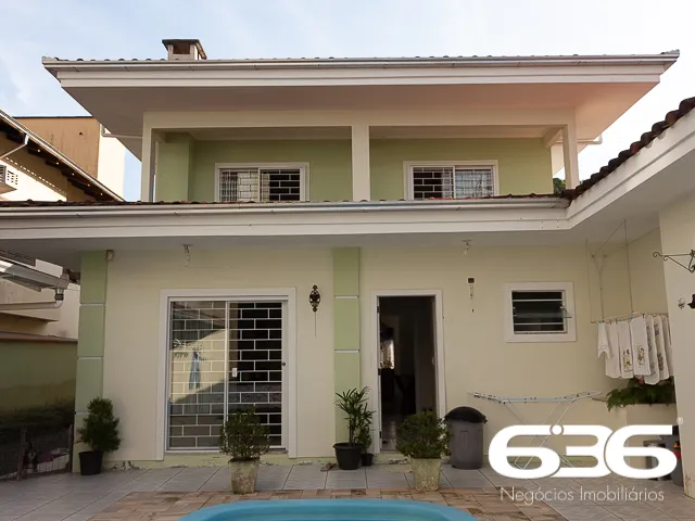 SOFISTICADA CASA DE 4 QUARTOS NO BAIRRO ANITA GARI