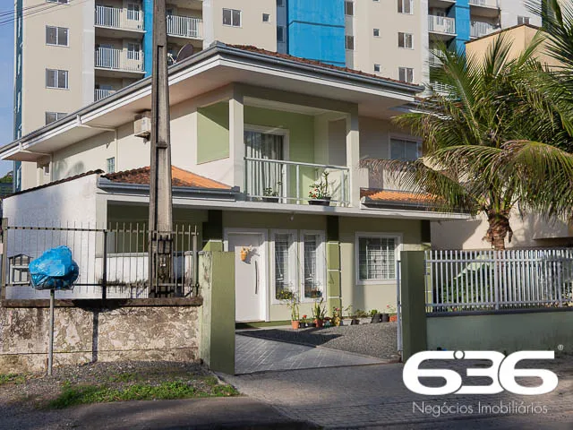 SOFISTICADA CASA DE 4 QUARTOS NO BAIRRO ANITA GARI