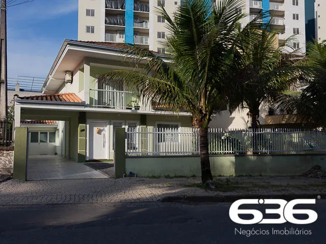 SOFISTICADA CASA DE 4 QUARTOS NO BAIRRO ANITA GARI