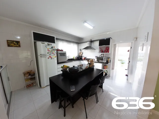 SOFISTICADA CASA DE 4 QUARTOS NO BAIRRO ANITA GARI