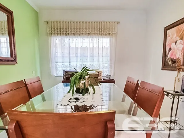 SOFISTICADA CASA DE 4 QUARTOS NO BAIRRO ANITA GARI