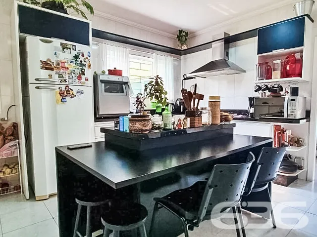 SOFISTICADA CASA DE 4 QUARTOS NO BAIRRO ANITA GARI
