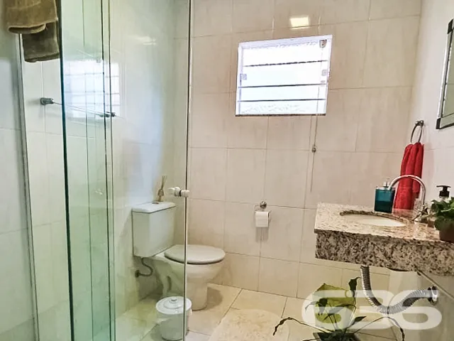 SOFISTICADA CASA DE 4 QUARTOS NO BAIRRO ANITA GARI