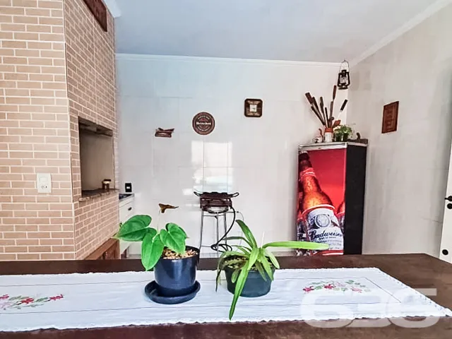 SOFISTICADA CASA DE 4 QUARTOS NO BAIRRO ANITA GARI