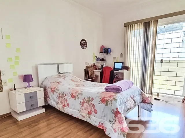 SOFISTICADA CASA DE 4 QUARTOS NO BAIRRO ANITA GARI