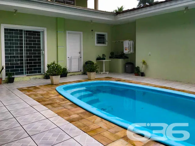 SOFISTICADA CASA DE 4 QUARTOS NO BAIRRO ANITA GARI