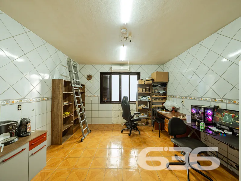 Residência Térrea com Potencial Comercial no Bom R