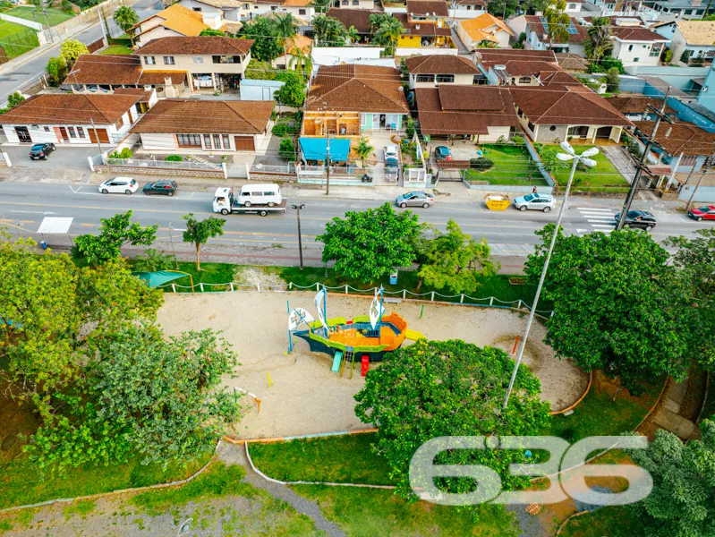 Residência Térrea com Potencial Comercial no Bom R