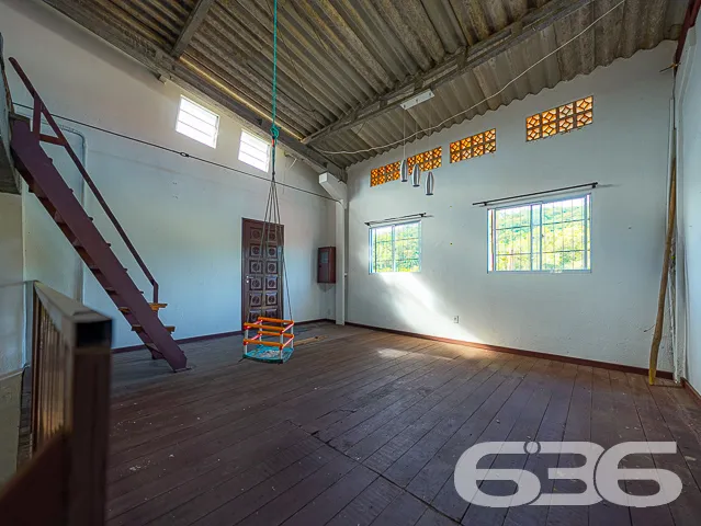 IMĂVEL COM FUNDOS PARA O RIO - BAIRRO BUCAREIN
Ap