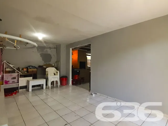 RESIDĂNCIA COM 2 SUĂTES + 2 QUARTOS NO BAIRRO FLOR