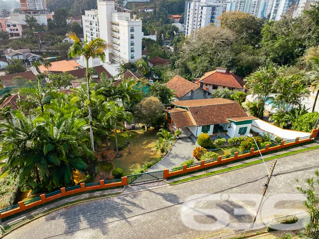 DESCUBRA ESTE IMÓVEL COM POTENCIAL ÚNICO NO CORAÇÃ