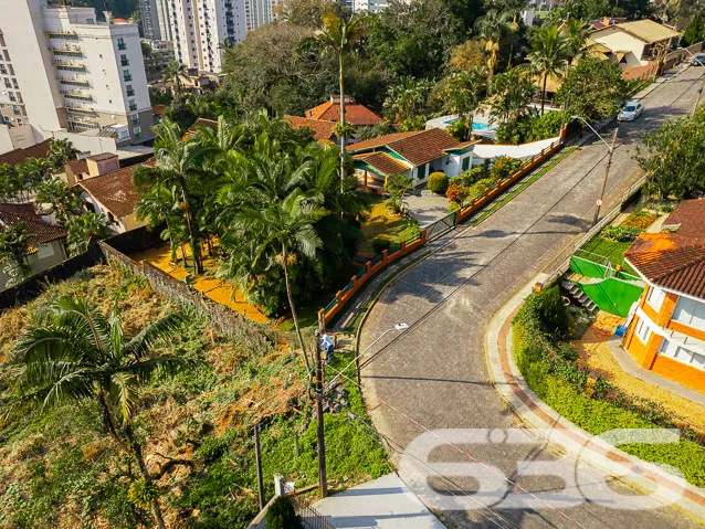 DESCUBRA ESTE IMÓVEL COM POTENCIAL ÚNICO NO CORAÇÃ