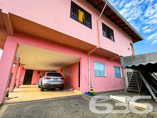 CASA Ă VENDA NO BAIRRO ADHEMAR GARCIA EM JOINVILLE