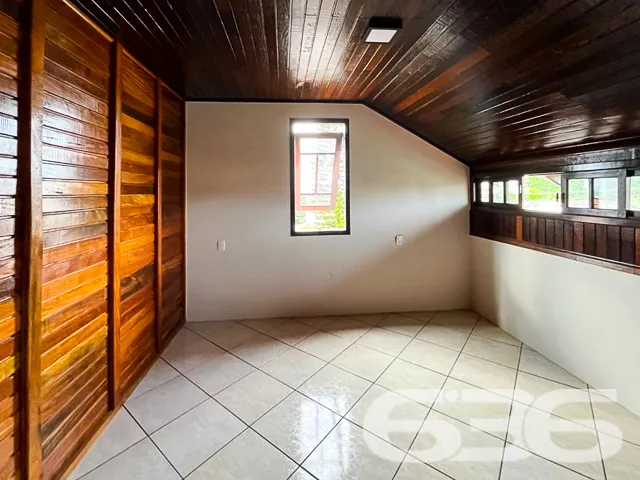 CASA Ă VENDA NO BAIRRO ADHEMAR GARCIA EM JOINVILLE