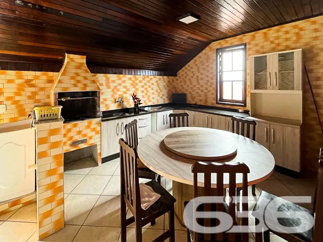 CASA Ă VENDA NO BAIRRO ADHEMAR GARCIA EM JOINVILLE