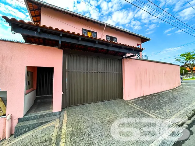 CASA Ă VENDA NO BAIRRO ADHEMAR GARCIA EM JOINVILLE