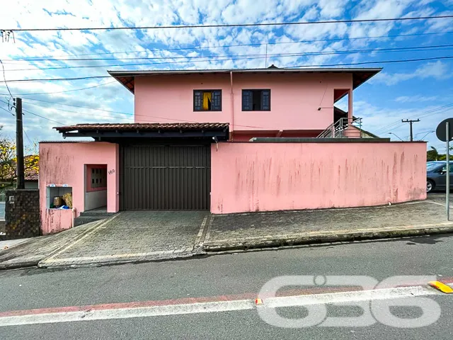 CASA Ă VENDA NO BAIRRO ADHEMAR GARCIA EM JOINVILLE
