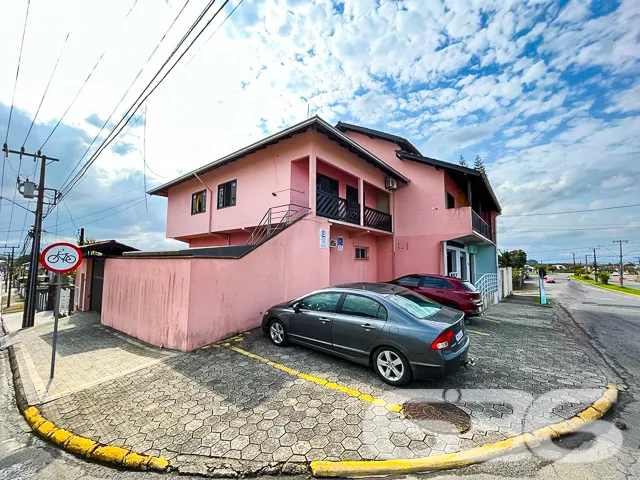 CASA Ă VENDA NO BAIRRO ADHEMAR GARCIA EM JOINVILLE