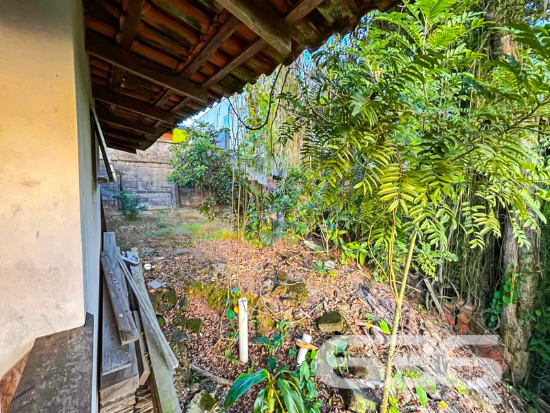 ResidĂȘncia tĂ©rrea ampla, terreno com 888mÂČ e edĂcu