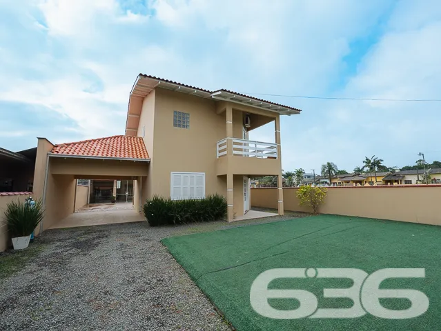 Descubra a casa dos seus sonhos em Joinville! Situ