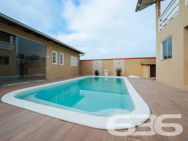 Descubra a casa dos seus sonhos em Joinville! Situ