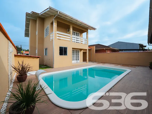 Descubra a casa dos seus sonhos em Joinville! Situ