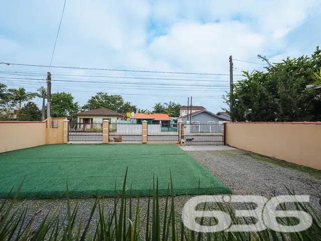 Descubra a casa dos seus sonhos em Joinville! Situ