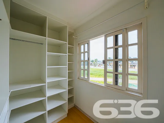 Descubra a casa dos seus sonhos em Joinville! Situ