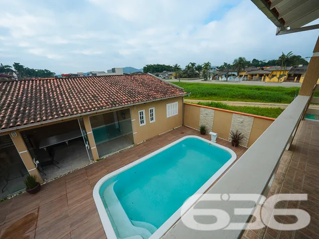 Descubra a casa dos seus sonhos em Joinville! Situ