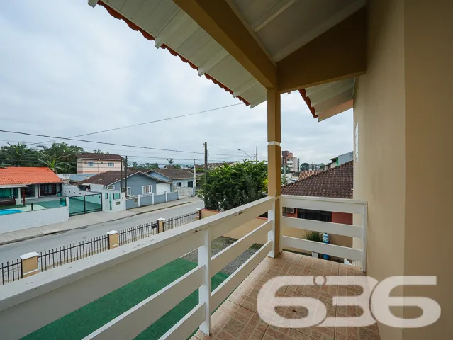 Descubra a casa dos seus sonhos em Joinville! Situ
