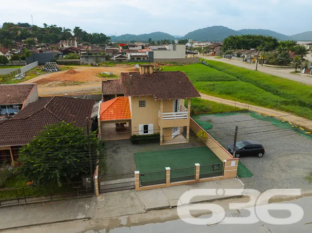 Descubra a casa dos seus sonhos em Joinville! Situ
