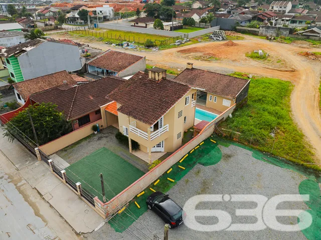 Descubra a casa dos seus sonhos em Joinville! Situ