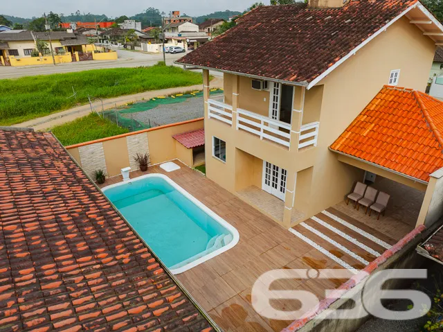 Descubra a casa dos seus sonhos em Joinville! Situ