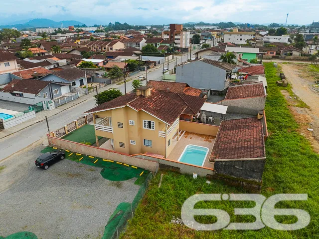 Descubra a casa dos seus sonhos em Joinville! Situ