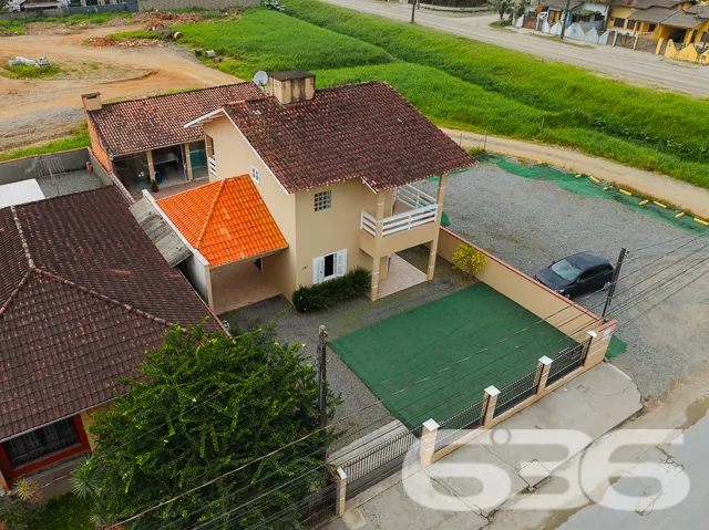 Descubra a casa dos seus sonhos em Joinville! Situ