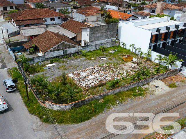 AMPLO TERRENO DE ESQUINA NO BAIRRO FÁTIMA - EXCELE