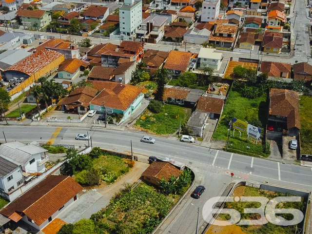 VENDE-SE TERRENO NO BAIRRO GUANABARA - ESTUDA PERM