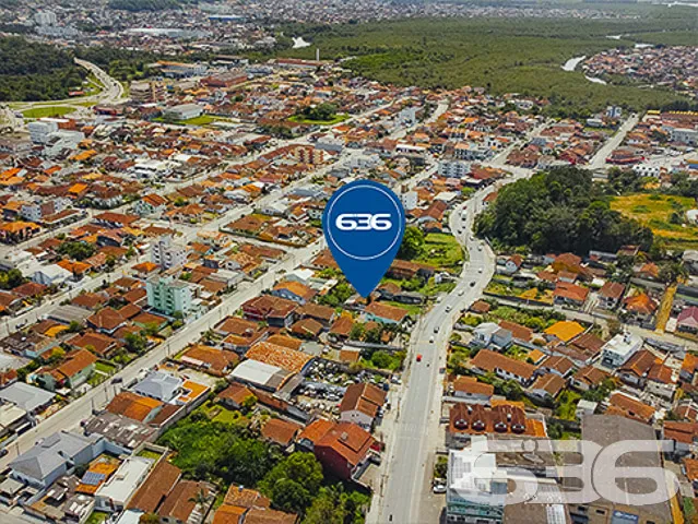 VENDE-SE TERRENO NO BAIRRO GUANABARA - ESTUDA PERM