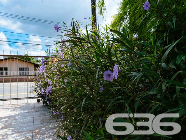 VENDE-SE SOBRADO COM SUĂTE MASTER + 4 DORMITĂRIOS